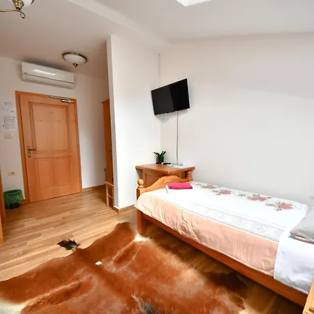 Farm stay Farm Peternelj Ilirska Bistrica